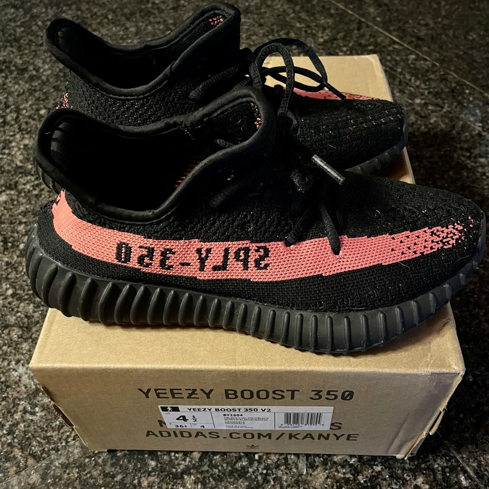 Yeezy Boost 350 V2 black red size 4 1/2